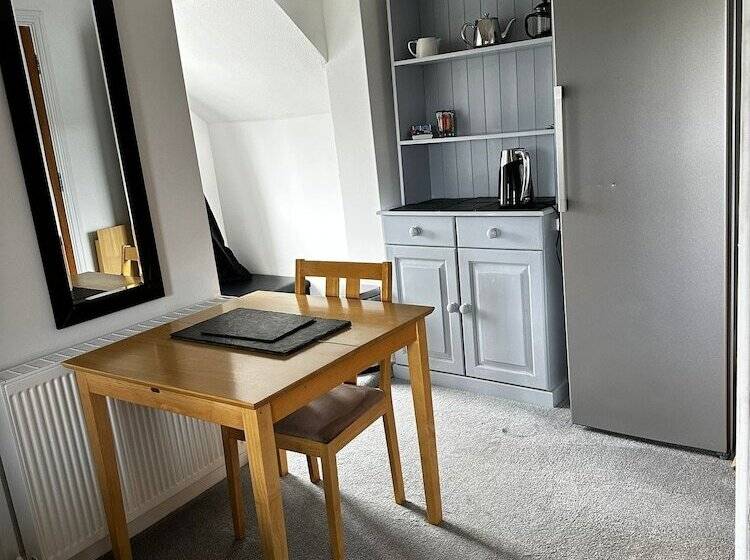 פנסיון Headlands  Room Only Accommodation