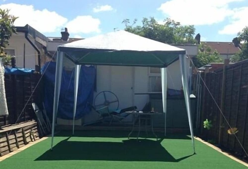 膳宿费 Leslie Road Accommodation