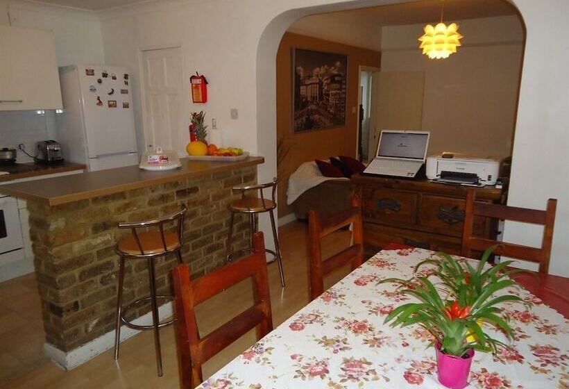 膳宿费 Leslie Road Accommodation