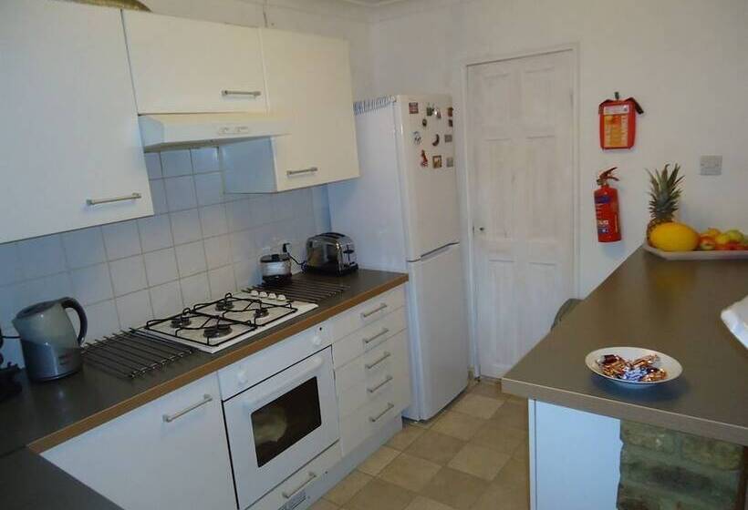 膳宿费 Leslie Road Accommodation