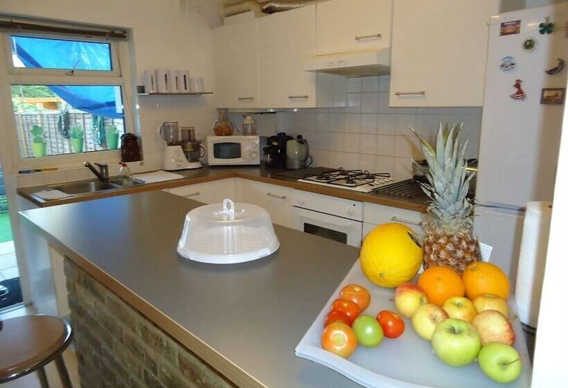 膳宿费 Leslie Road Accommodation