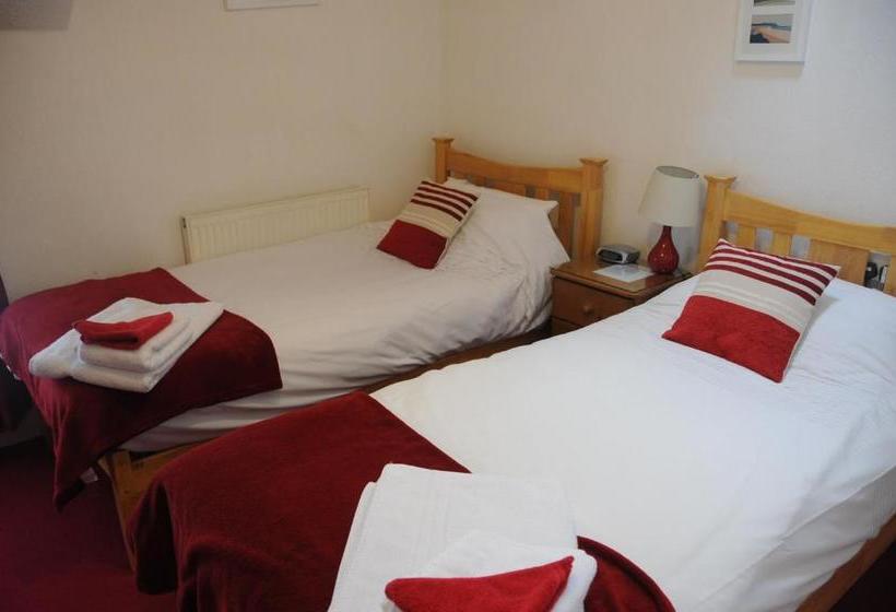 بنسيون Robyn's Guest House