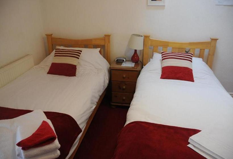 بنسيون Robyn's Guest House