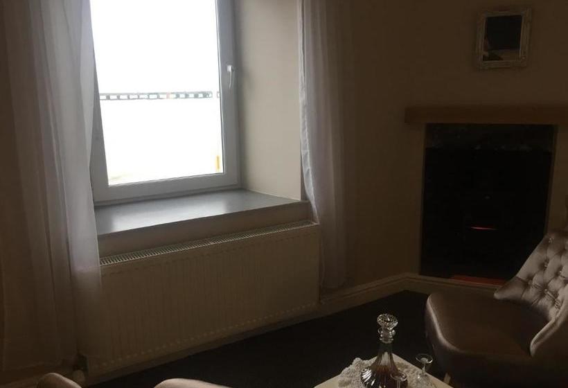 膳宿费 The Auld Cairn