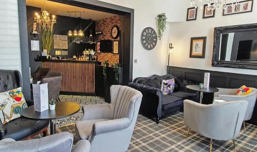 פנסיון The Clifton