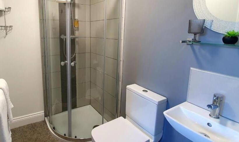 פנסיון The Clifton