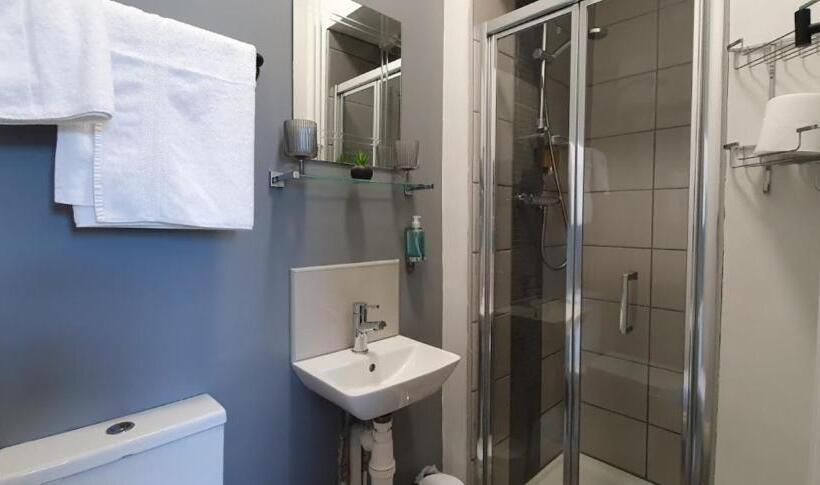 פנסיון The Clifton