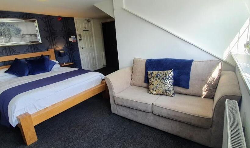 פנסיון The Clifton