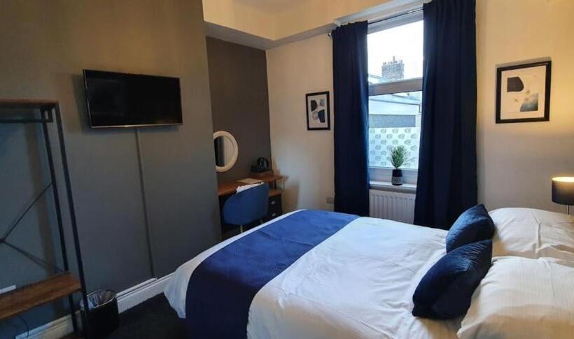 פנסיון The Clifton