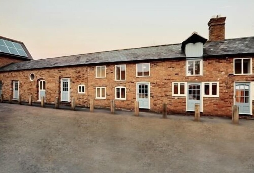 بنسيون The Coaching Barns