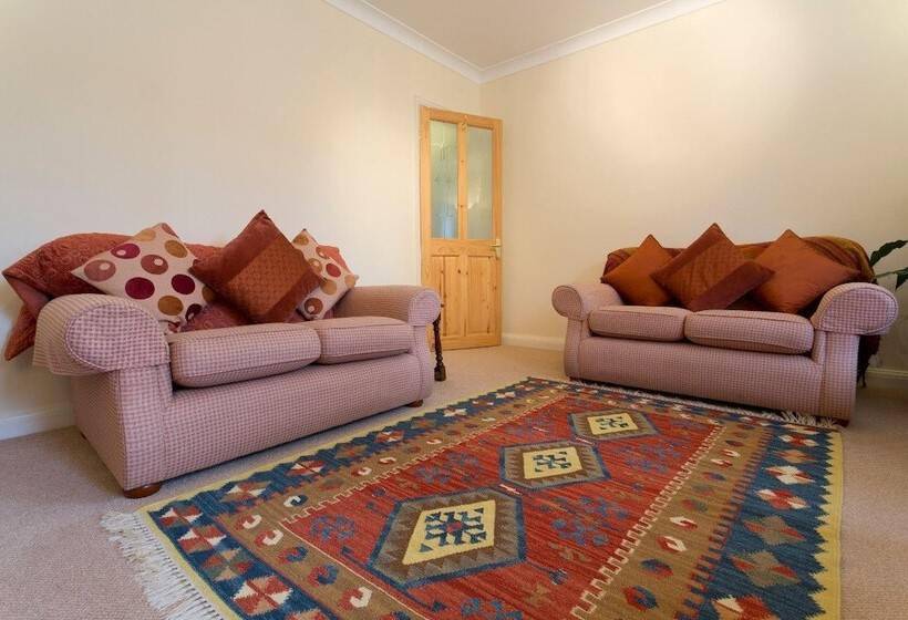 Poplar House Serviced Apartments