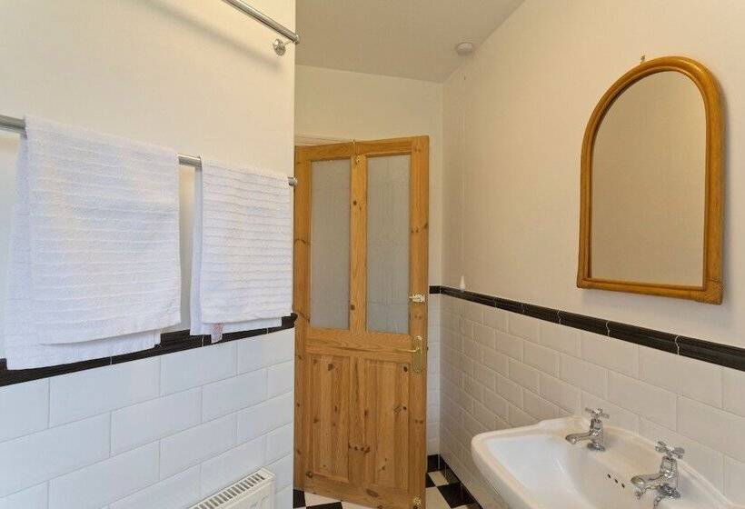 Poplar House Serviced Apartments