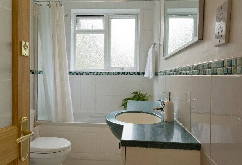 Poplar House Serviced Apartments