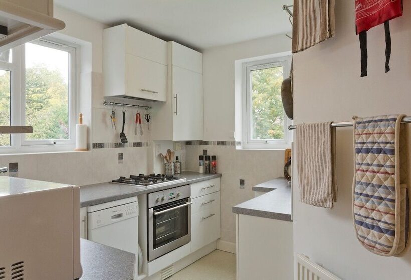 Poplar House Serviced Apartments