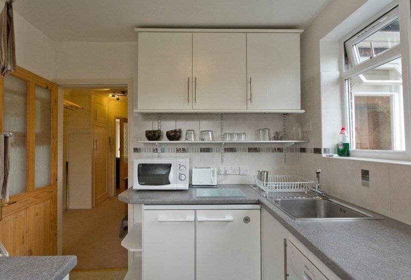 Poplar House Serviced Apartments