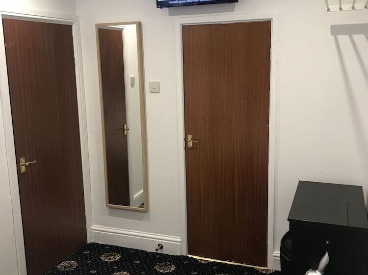 Shores Holiday Apartments