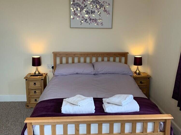 The Village Inn And Kirtle House B&b