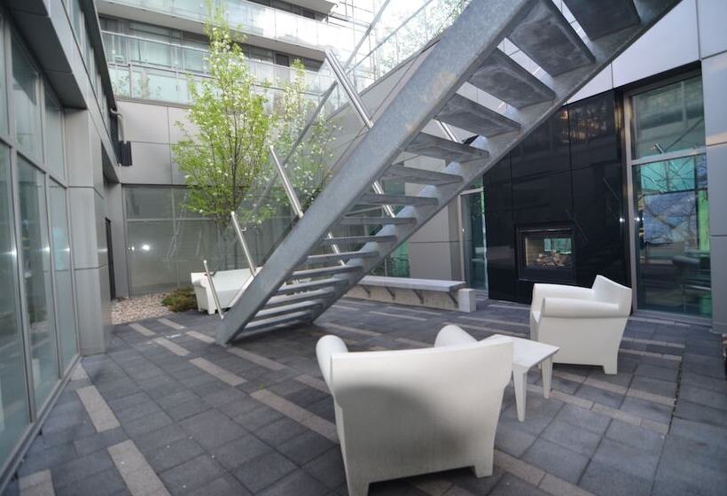 Toronto Escape   The Ruby Pink Suite