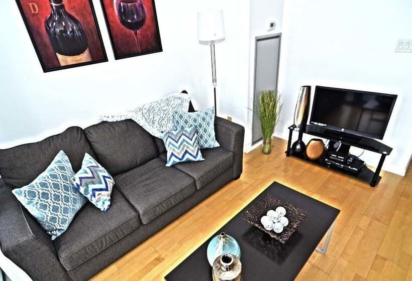 Toronto Escape   The Ruby Pink Suite