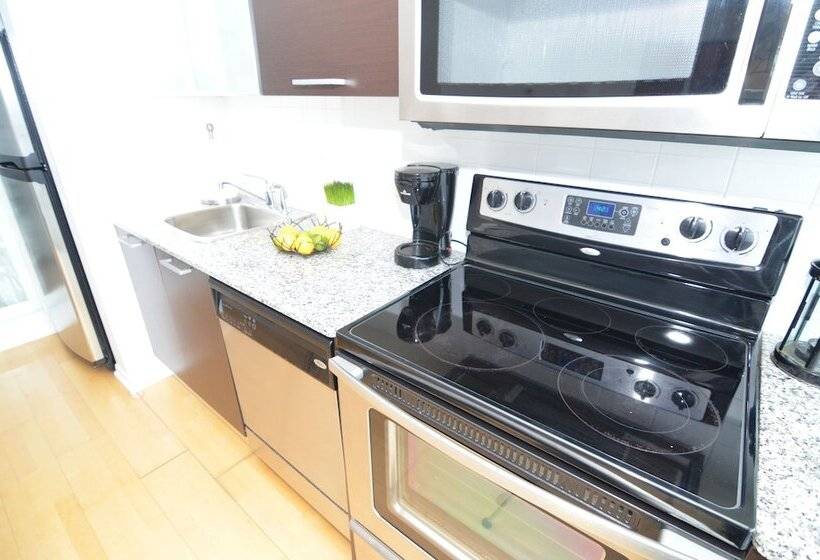 Toronto Escape   The Ruby Pink Suite