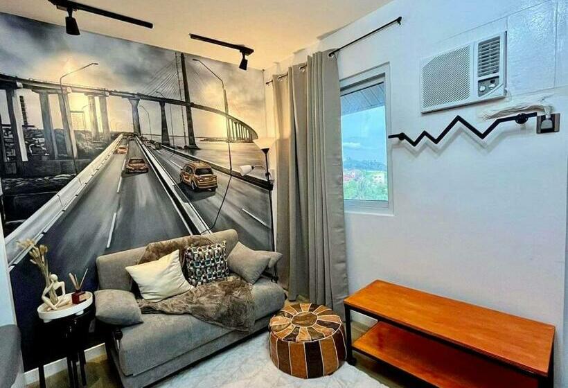 Antara Queenbed Balcony Hotshower Workcoffee Station Fullkitchen