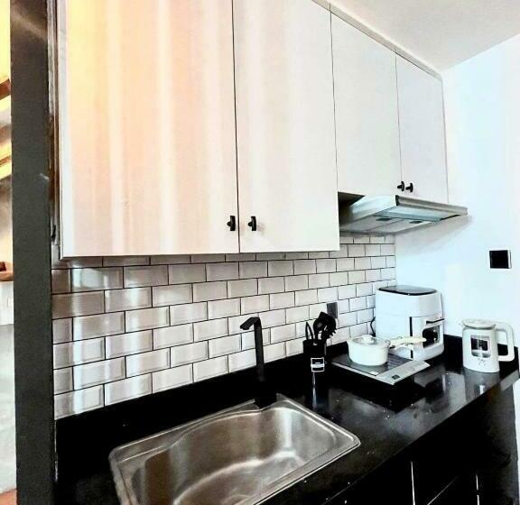 Antara Queenbed Balcony Hotshower Workcoffee Station Fullkitchen