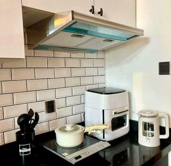 Antara Queenbed Balcony Hotshower Workcoffee Station Fullkitchen