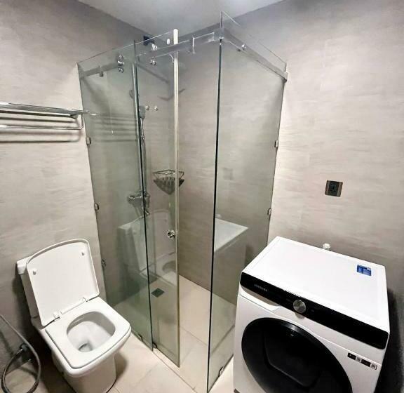 Antara Queenbed Balcony Hotshower Workcoffee Station Fullkitchen