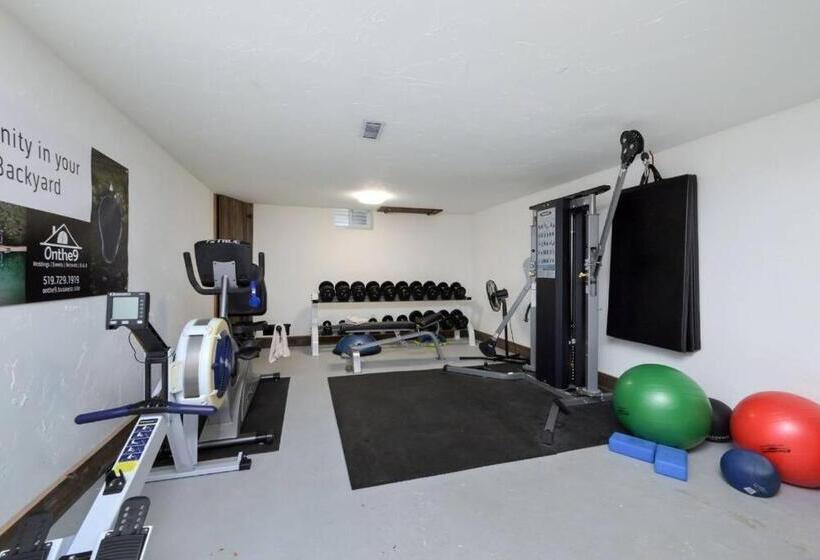 مبيت وإفطار Master Bedroom In A 150 Year Old Victorian House