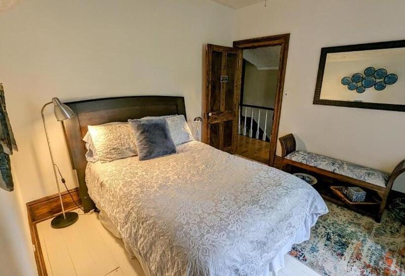 مبيت وإفطار Master Bedroom In A 150 Year Old Victorian House