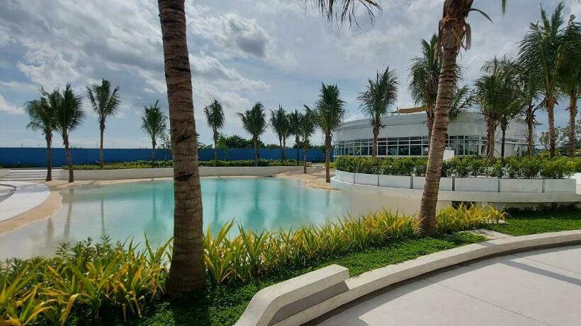 Gbu S Studio With Balcony At Azure North Pampanga