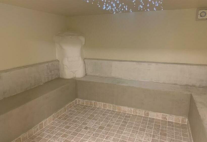 Отель Montlo Relais Des Cerfs