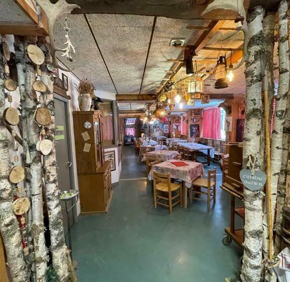 Отель Montlo Relais Des Cerfs