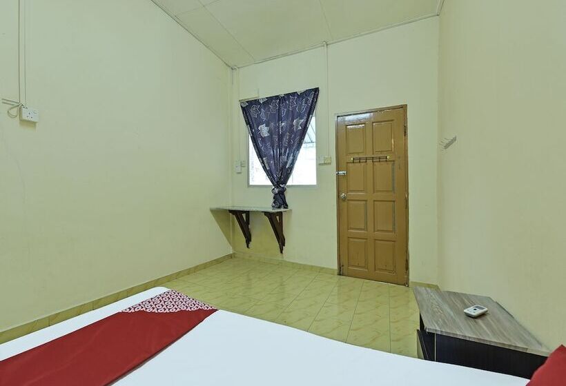 בית מלון כפרי Oyo 90702 Empire Inn 1