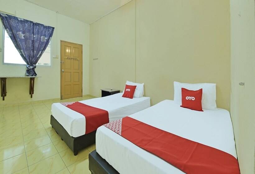 בית מלון כפרי Oyo 90702 Empire Inn 1