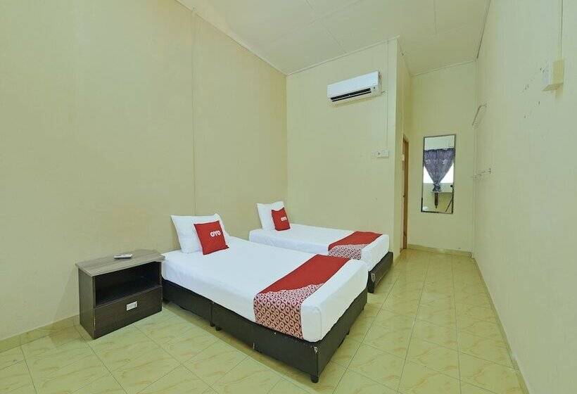 בית מלון כפרי Oyo 90702 Empire Inn 1