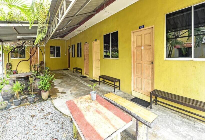 בית מלון כפרי Oyo 90702 Empire Inn 1