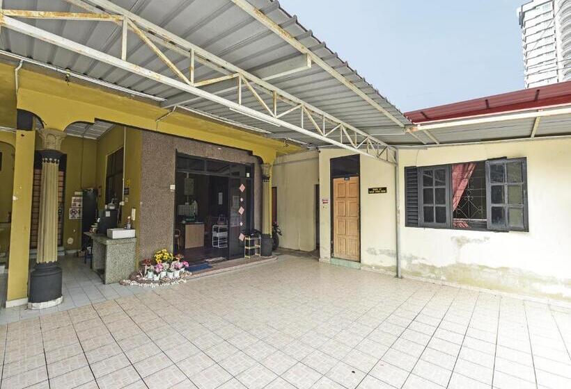 בית מלון כפרי Oyo 90702 Empire Inn 1