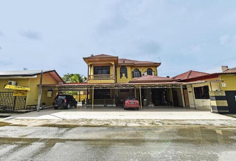 בית מלון כפרי Oyo 90702 Empire Inn 1