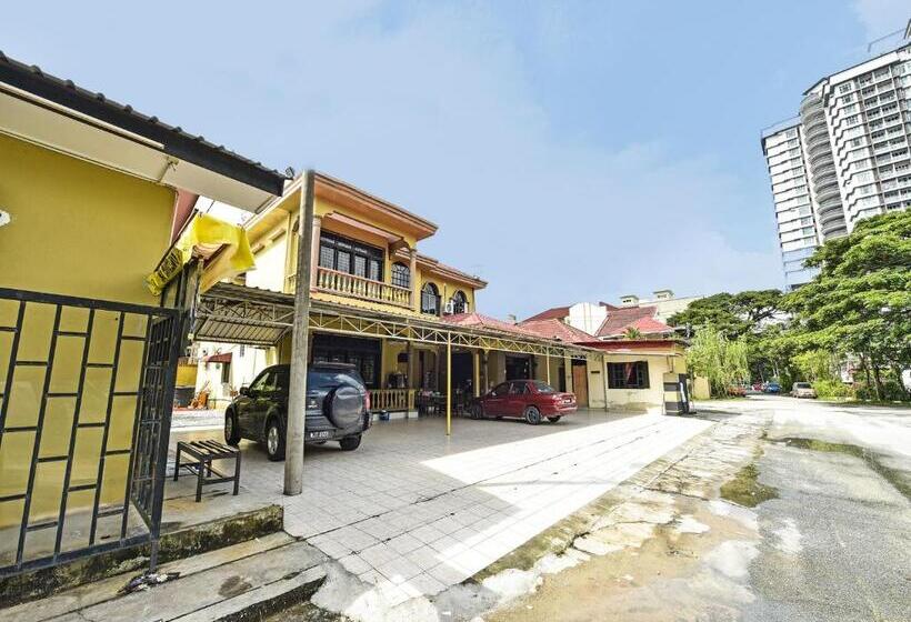 בית מלון כפרי Oyo 90702 Empire Inn 1