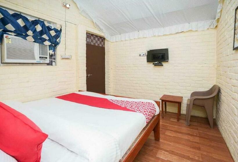 Отель Oyo Flagship 43914 Rs Woods