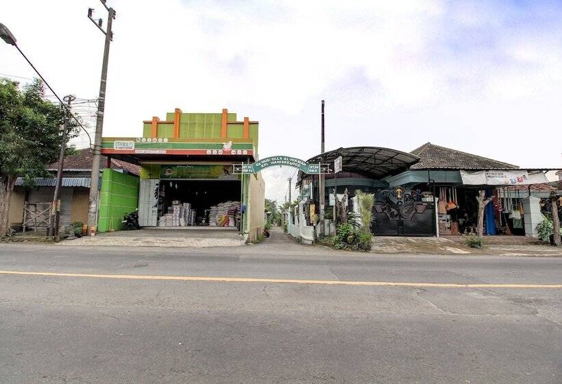 בית מלון כפרי Spot On 92118 Alif House Syariah 2