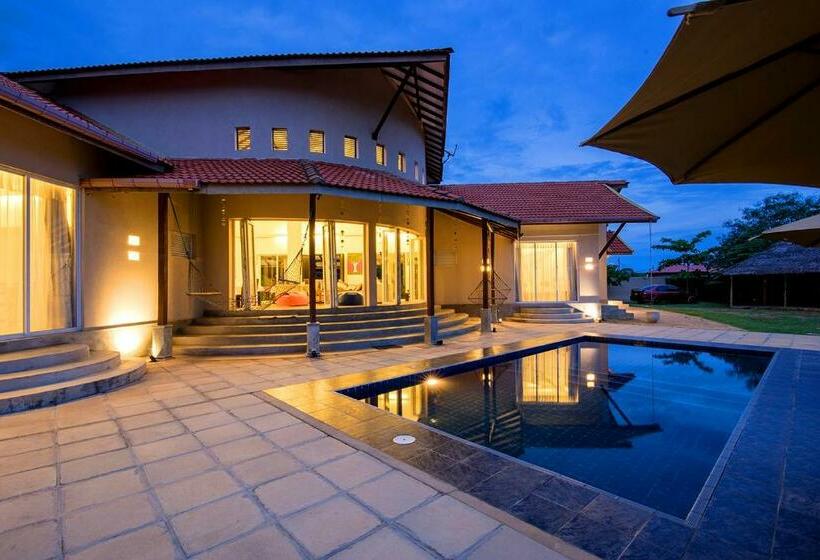 Пансион The Beach House By Kay Jay Hotels