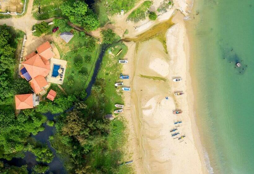 Пансион The Beach House By Kay Jay Hotels