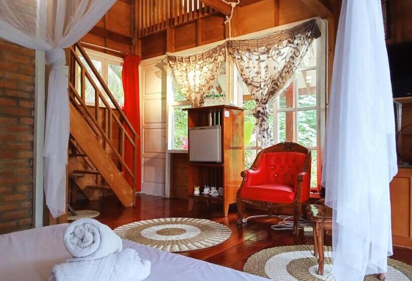 ユースホステル Air Manis Hillside Villa Cafe & Resto