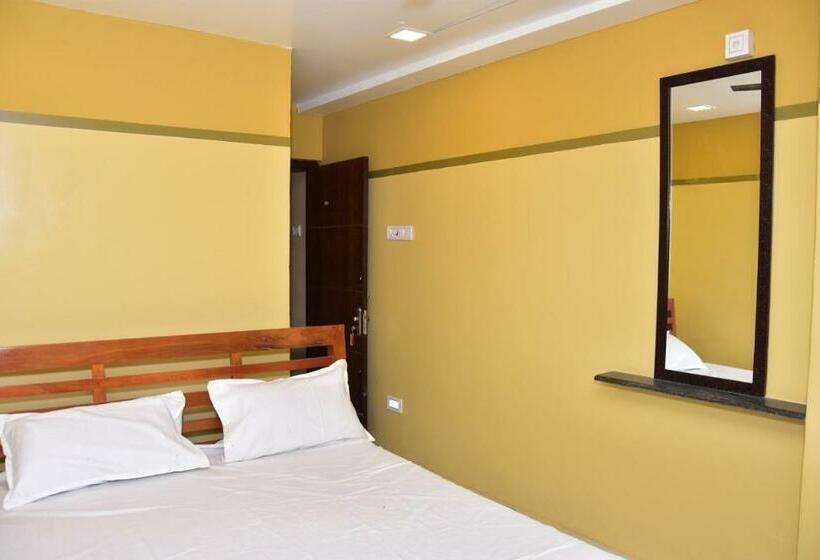 Отель Chandra Royal Residency