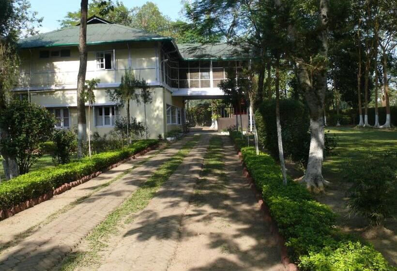 هتل Chowkidinghee Heritage Chang Bungalow