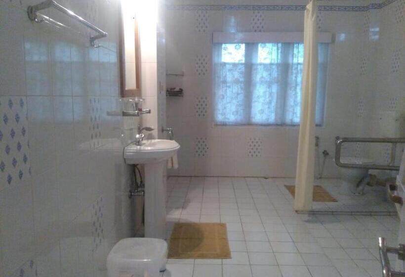 هتل Chowkidinghee Heritage Chang Bungalow