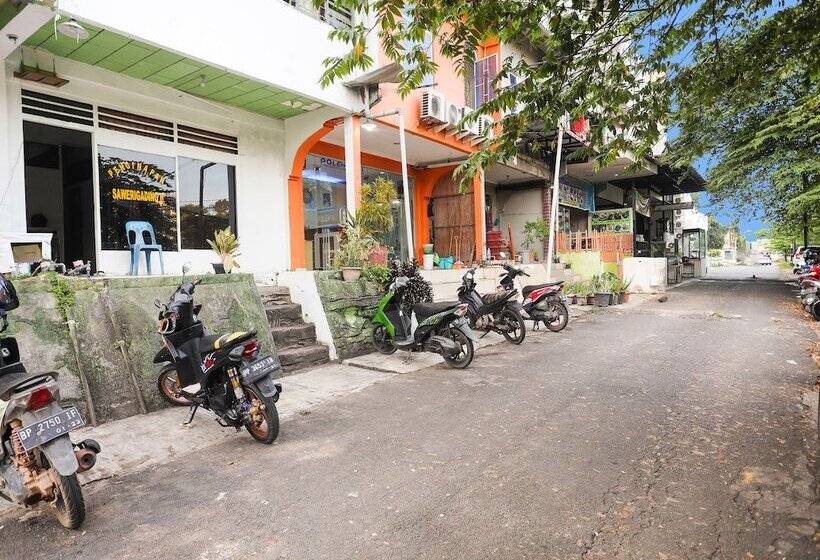 酒店 Spot On 91968 Penginapan Saweri Gading