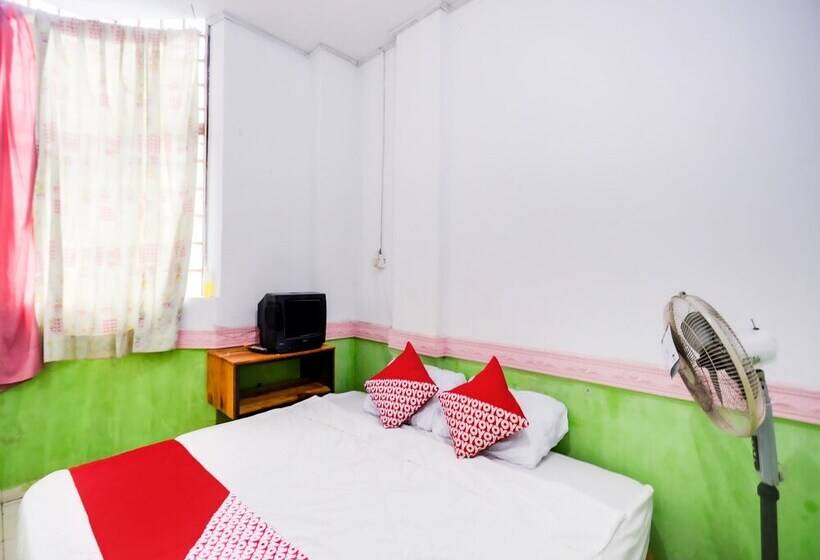 酒店 Spot On 91968 Penginapan Saweri Gading